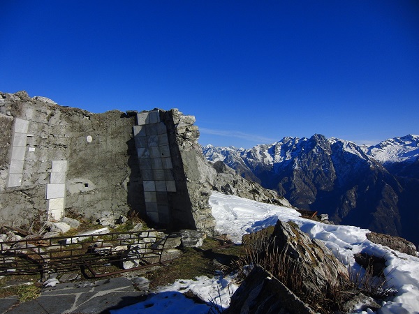 I resti della cappelletta degli Alpini